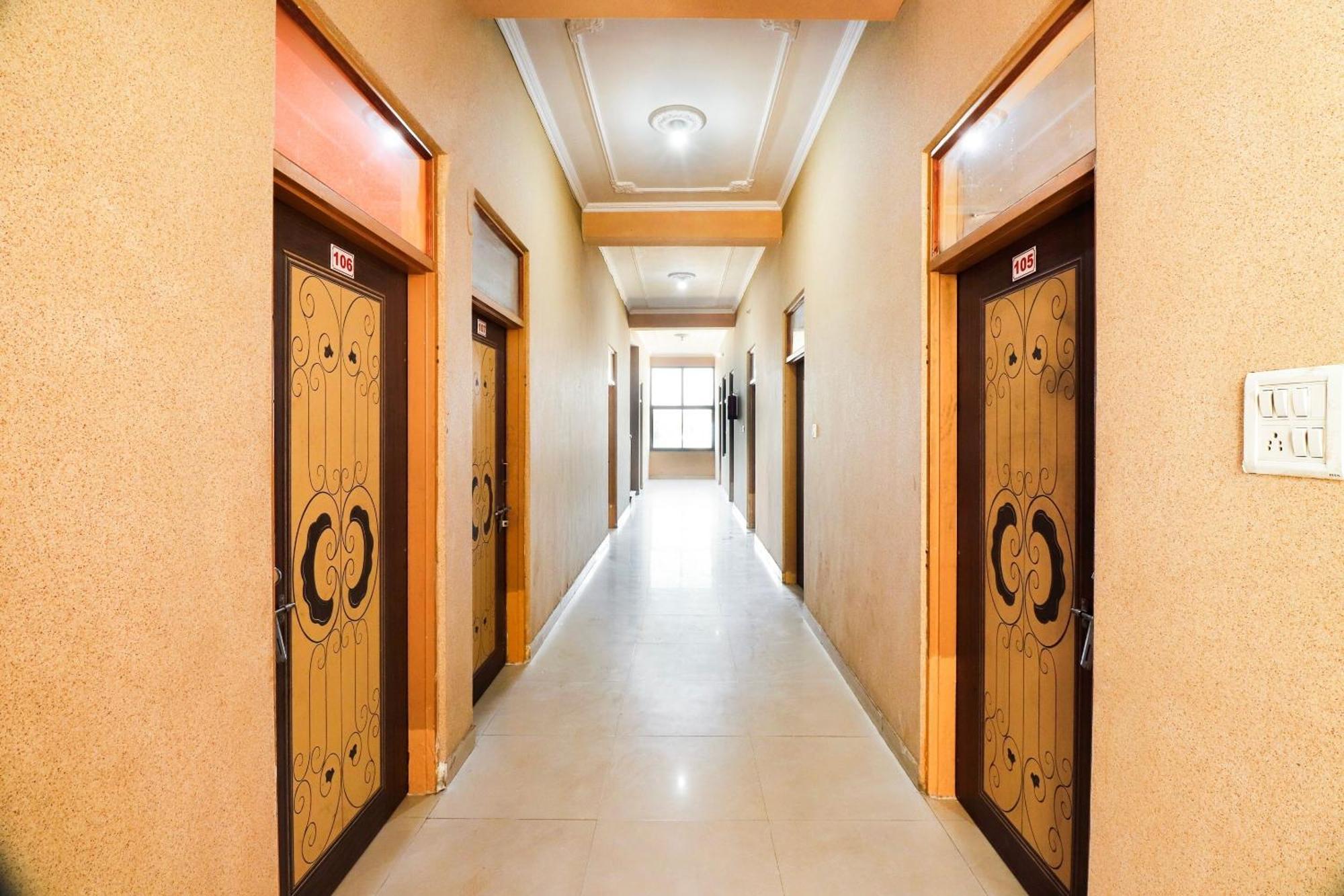 Spot On 68319 Nakhralo Rajasthan Hotel